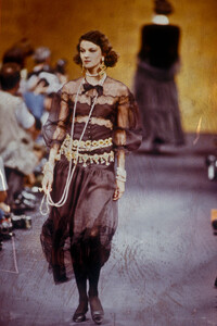 Chanel1989HauteCouture98.thumb.jpg.63966e90fa47dd4535de9e49d8a1b18c.jpg