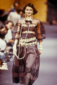 Chanel1989HauteCouture99.thumb.jpg.8b3f95836c4b1836710f65d113aa1c59.jpg