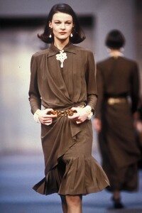 Chanel1989WomenRTW173.thumb.jpg.203b3831916f4b6367009a99da6eb675.jpg