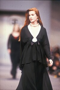 Chanel 1989 Women RTW 193.jpg