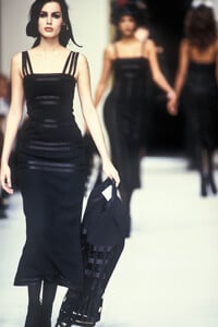 Chanel1992WomenRTW107.thumb.jpg.7b0cf32e85f514d13978dc4aedaa02ed.jpg