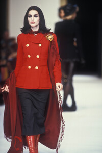 Chanel1992WomenRTW85.thumb.jpg.dfc213086094afea0fe72b5312744f2d.jpg