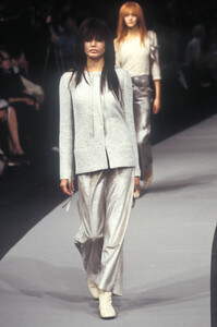 Chanel1999WomenRTW44.thumb.jpg.f9187619bdc674632d4018d34f1242ae.jpg