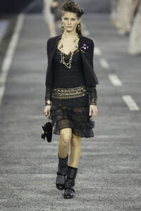 Chanel2004WomenFW38.thumb.jpg.b016a7928d99c79fca6337f3e57f227b.jpg