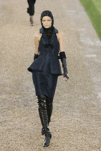 Chanel2007HauteCouture118.thumb.jpg.993092fd86487bf92c65746e49941c69.jpg