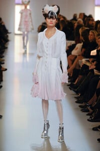 Chanel2010HauteCoutureSS123.thumb.jpg.3147cbaa009dfd1b7fb43873baaf0f3a.jpg