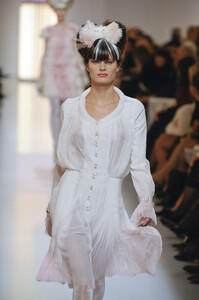 Chanel2010HauteCoutureSS125.thumb.jpg.b0ff476cc3b948e6d0454847ee086a4d.jpg