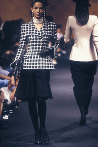 ChanelHCFW19891.thumb.jpg.5014bbb721617b663089bb9954b11406.jpg