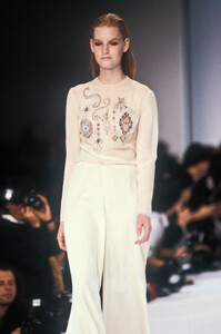 Chloe1990WomenRTW5.thumb.jpg.9b382014521c10908ed5615e2d1aa57f.jpg