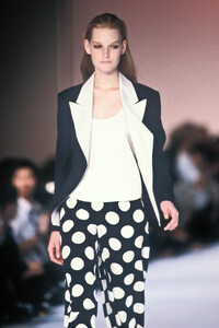 Chloe1990WomenRTW6.thumb.jpg.7638d1f6e48b2eee35131ff4524ae890.jpg