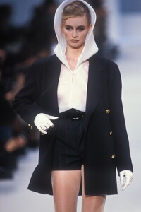 Chloe1991WomenRTW1.thumb.jpg.bda923bee2b92278b477aa4ba73f102f.jpg