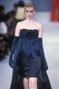 Chloe1991WomenRTW11.thumb.jpg.8d1319dde004690616ef169431b6e9ce.jpg