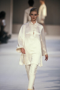 Chloe1991WomenRTW4.thumb.jpg.c5a016f8dd6158d19e31a0d43143f095.jpg