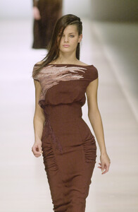 Chloe2001WomenRTW54.thumb.jpg.f9b59e83d3eb3818bc0ab9f799b7265a.jpg