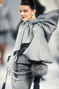 ChristianDior1989HauteCouture8.thumb.jpg.f304384d3ce3eb7d16dcb2b5e2221cc3.jpg