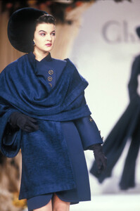 ChristianDior1990HauteCouture63.thumb.jpg.a0256e5af445c4e6d7b0f402ee47e53f.jpg