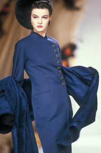 ChristianDior1990HauteCouture64.thumb.jpg.c10ebc40f4a2710362828f23c074639d.jpg