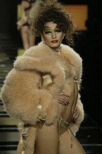 ChristianDior2004WomenRTW81.thumb.jpg.6be003ffe4bc5265fbd07b46733ca5dc.jpg
