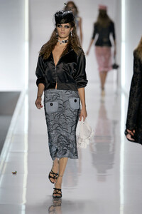 ChristianDior2005WomenRTW181.thumb.jpg.46c01e2f49881850fcf160cef05c8def.jpg