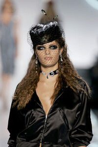 ChristianDior2005WomenRTW183.thumb.jpg.176fbbef4d4a06cf7f0563c15eab5b03.jpg