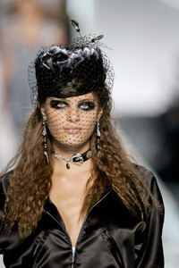 ChristianDior2005WomenRTW184.thumb.jpg.864f3209a72c4b608e0335415463ceca.jpg
