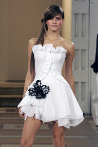 ChristianLacroix2005WomenSS6.thumb.jpg.046dfd07f2caf408d934c37b4d85b2e7.jpg