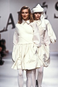 Claire_Dhelens_Jean-Charles_de_Castelbajac_FW1988_04.jpg