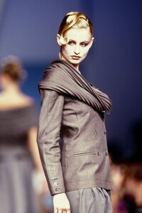 ClaudeMontana1989WomenRTW3.thumb.jpg.f67ae4d60d47c07537c6f82224007489.jpg