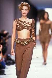 ClaudeMontana1990WomenRTW76.thumb.jpg.56add16c0f730158bf98e65aad16edf0.jpg