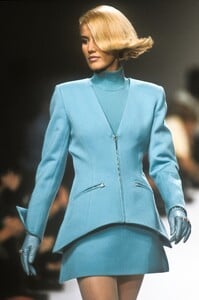 ClaudeMontana1991WomenFW15.thumb.jpg.be9648c02d8630879e46290acf0f54e1.jpg