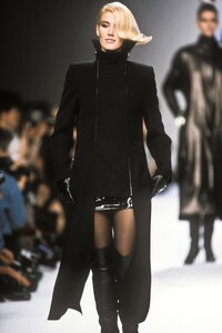 ClaudeMontana1991WomenFW18.thumb.jpg.722fe907c5fe5b56632a673c54654fb4.jpg