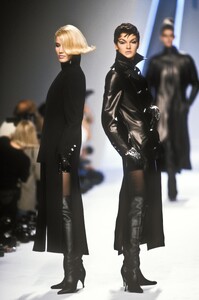 ClaudeMontana1991WomenFW19.thumb.jpg.8b49c5e0b8891e978666a8e566e6cf18.jpg