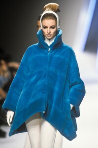 ClaudeMontana1991WomenFW2.thumb.jpg.9ce7283abab25143c1c3b83568e1d319.jpg