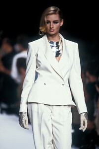 ClaudeMontana1991WomenRTW40.thumb.jpg.ad4dbbbb98f770bbb7676a81e883a242.jpg