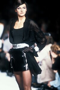 ClaudeMontana1991WomenRTW54.thumb.jpg.ee001c31ad8974dc9d22322c78fd06d3.jpg