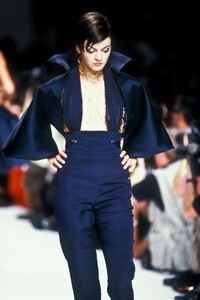 ClaudeMontana1991WomenRTW76.thumb.jpg.8af4afc89d725c01b46369547878ea0e.jpg