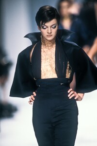 ClaudeMontana1991WomenRTW77.thumb.jpg.73b98b730d28a1a4d8171b7eff9db2ae.jpg