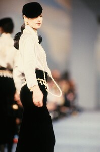 Deborah_Klein_Chanel_FW1989_01.jpg