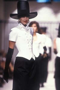 Deborah_Klein_Karl_Lagerfeld_SS1989_03.jpg