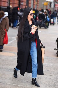 Demi-Moore---Arriving-at-her-New-York-City-hotel-01.jpg