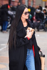 Demi-Moore---Arriving-at-her-New-York-City-hotel-05.jpg