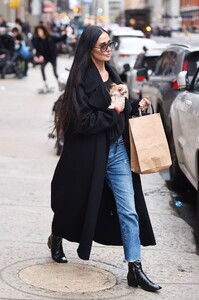 Demi-Moore---Arriving-at-her-New-York-City-hotel-13.jpg