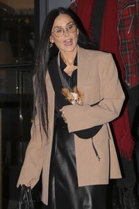 Demi-Moore---Heads-to-Good-Morning-America-with-her-beloved-tiny-dog-in-New-York-19.jpg