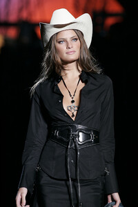 Dsquared22006WomenSS13.thumb.jpg.b8c50daee0697e4b341a0ad5f2774683.jpg