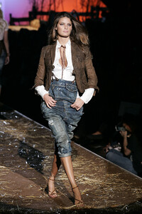Dsquared22006WomenSS8.thumb.jpg.c1d192b68f6c9a155b4f190c7d98ee93.jpg