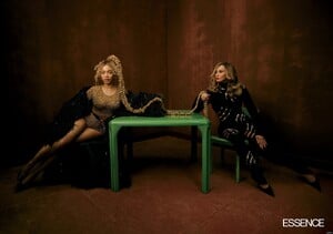 ESSENCEMAGAZINE-0324-ES-CVS-007-WATERMARKED~0.jpg