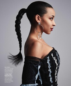 Ear_Demarchelier_US_Vogue_May_2016_06.thumb.jpg.a2ece2466661203a3a37335584e99fe5.jpg