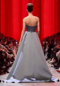 ElieSaabHCS24back46_1080x.jpg