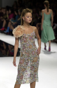 EmanuelUngaro2001WomenSS51.thumb.jpg.f061a0a832f167f1790cb9e797527a45.jpg