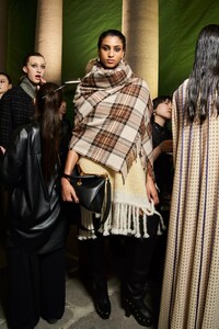 EtrobksF23027.thumb.jpg.c0cad0601eb8b028bc27c11bb6ed45c3.jpg